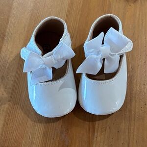 Elegant White Dress Shoes for Kids with Bow - Infant 2